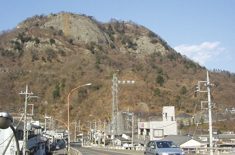IwadonoYama2004